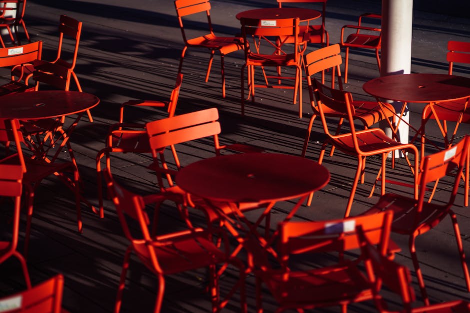 Farbkombinationen für rote Möbel