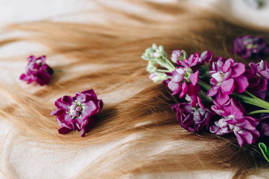 Frauen färben ihre Haare rot aus einem bestimmten Grund