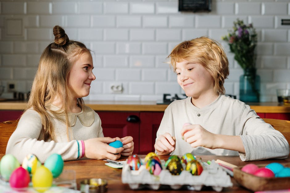 Osternester, Eierfärben Tradition