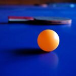 Tischtennisschläger mit zwei Farben für optimale Ballkontrolle