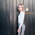Farben für graue Kleidung bei Frauen