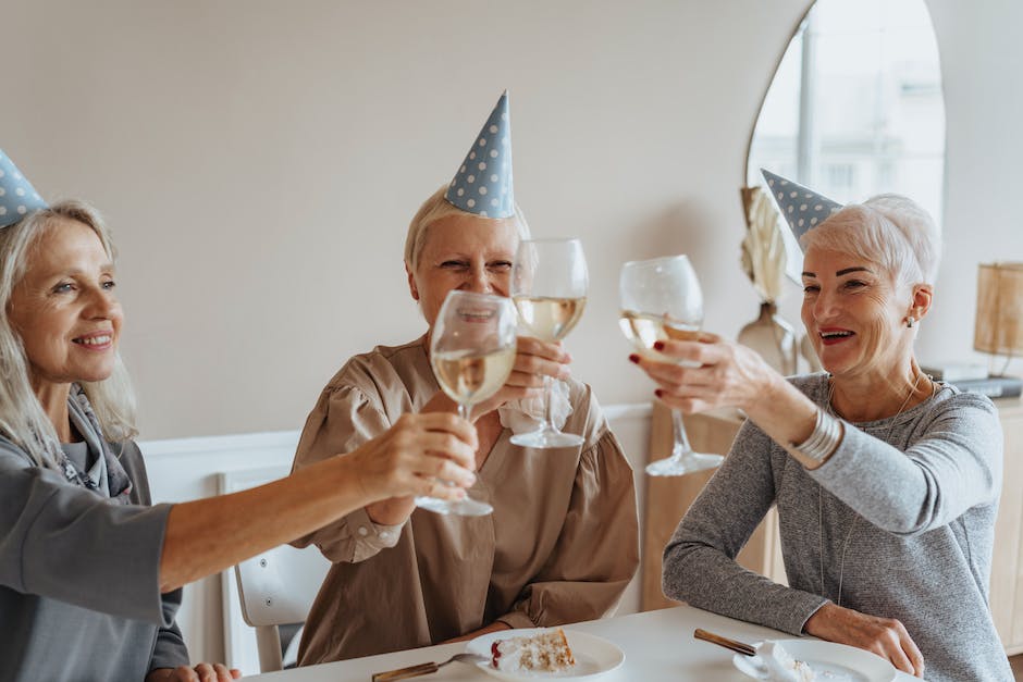 Graues Haar und Farbkombinationen