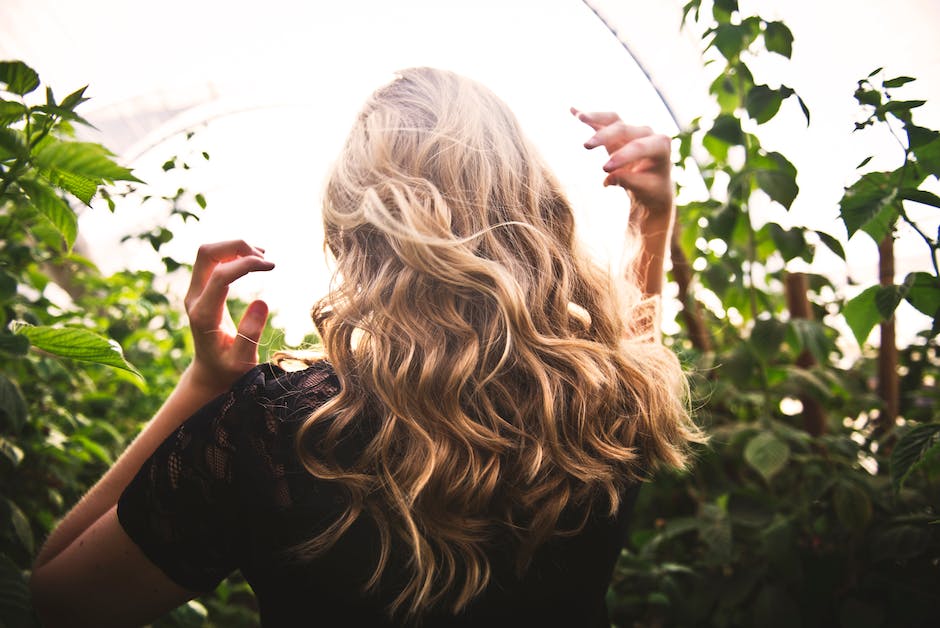 Haare färben zu Hause - wie lange dauert es?