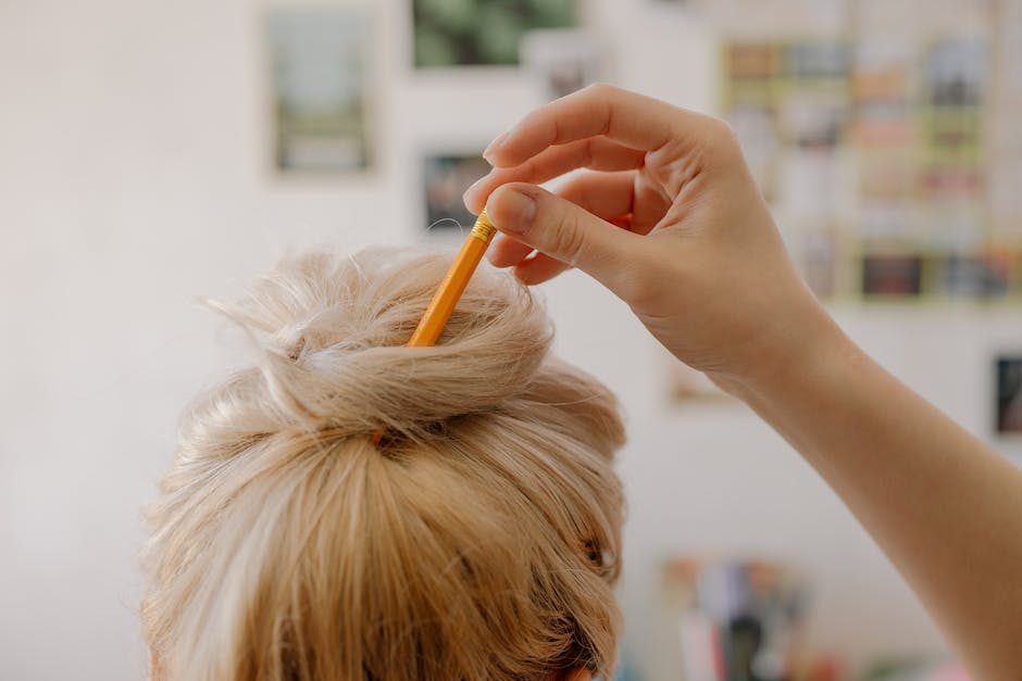 Preis für Friseurbedarf Färbung langen Haaren